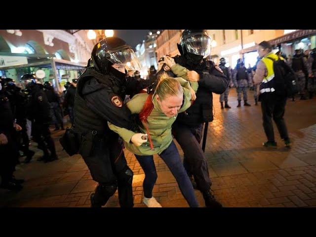 Bei Protesten gegen den Krieg sind in Russland 1.200 Menschen festgenommen worden