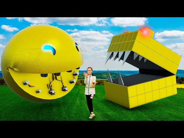 Pacman Vs Minecraft Pacman Monster in Real Life. Creating Minecraft Pacman.