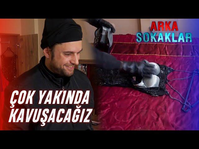 Poyraz, Selin'in İç Çamaşırlarını Karıştırıyor | Arka Sokaklar 617. Bölüm @arkasokaklaryeni