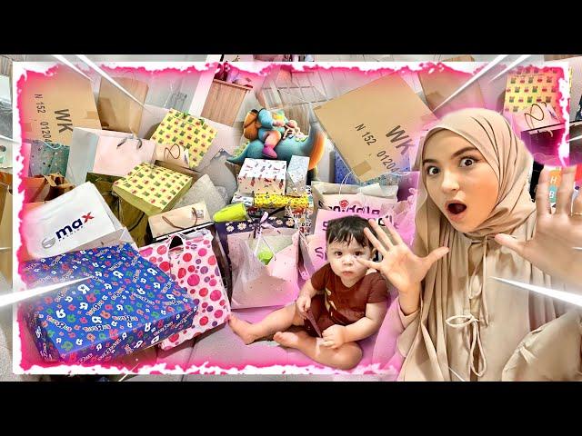 UNBOXING HADIAH BIRTHDAY RIAZ!! RIAZ EXCITED !!