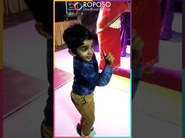 Lat lag jagi tadpaya na kre ।। Cute boy dance ।। very smart boy..