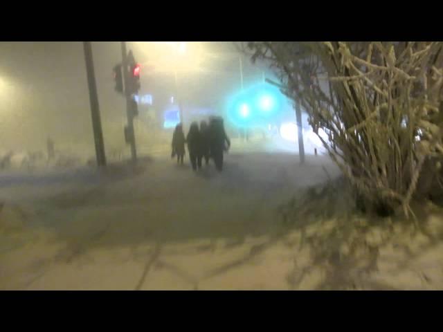 Outside, when the -51 degrees Celsius. Yakutsk (Republic Sakha (Yakutia)). 当街道霜冻-51度