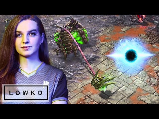 Scarlett STEALS a Probe and builds a NEXUS! (StarCraft 2)