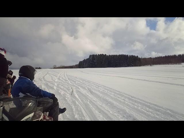 Schneemobil mit 160 km/h / Снегоход на скорость 160 км/ч