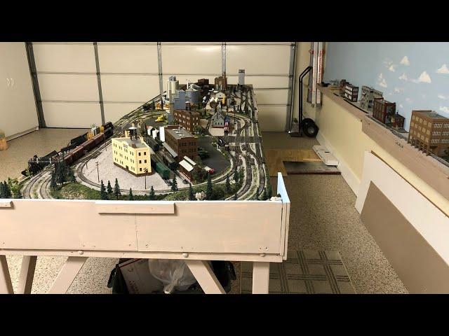 My 4x8 x 2 HO Garage Layout Walk Around