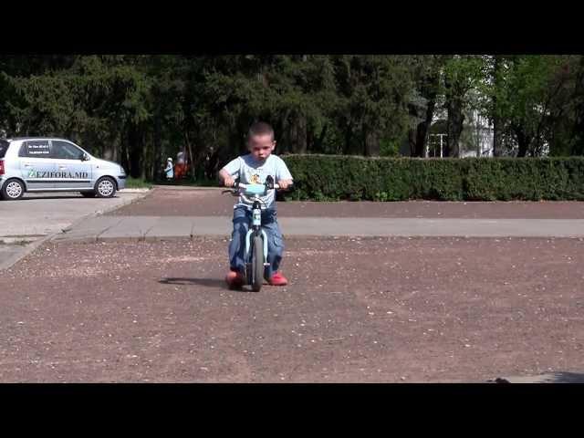 5km trip on running bike by 3 years old boy