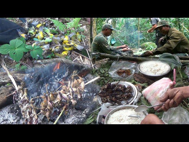 Birds Hunting and Cooking In The Forest/Yos hav zoov tua noog