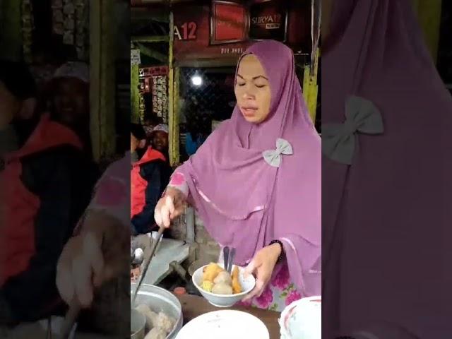 AUTO NGAKAK‼️#video lucu ibu ibu penjual bakso latah ngomong  jorok#shorts #youtubeshorts