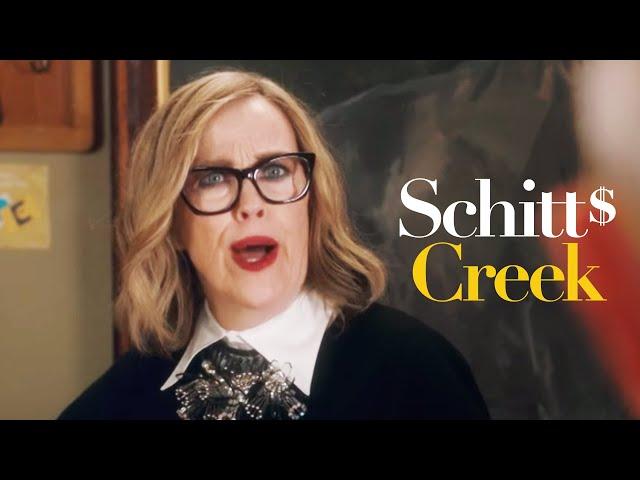 Schitt's Creek - Moira Helps Out