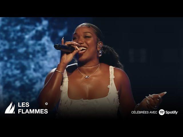 Fanny J performe un medley en live (Okay, Je l'aime, Ancrée à ton port) | LES FLAMMES 2024