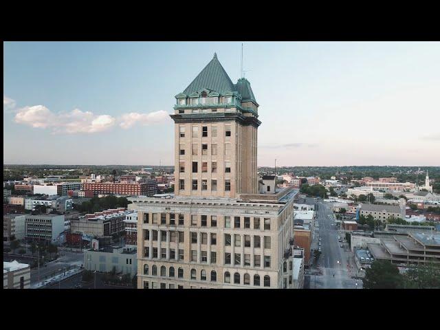 Exploring an Abandoned Skyscraper from 1904 (21 Stories of Decay)