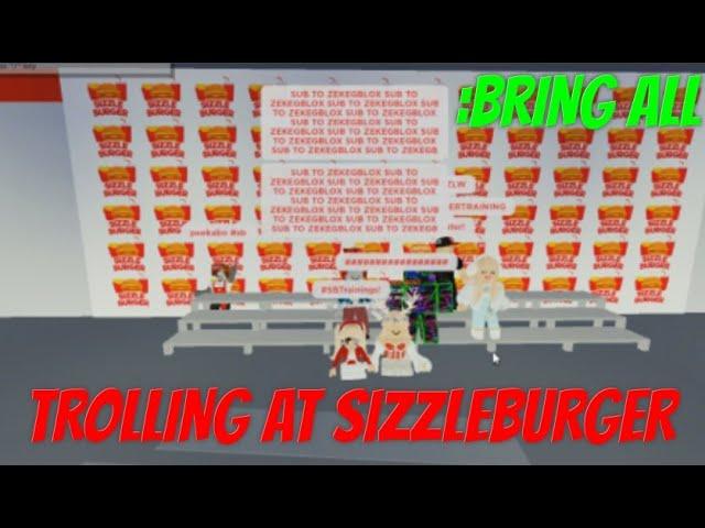 PHOTOBOMBING THE CELEBRATION PHOTO AT THE END OF SIZZLEBURGER TRAININGS | ROBLOX CAFE TROLLING