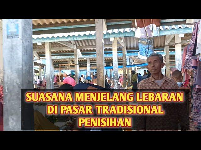 SUASANA PASAR TRADISIONAL PENISIHAN MENJELANG HARI RAYA