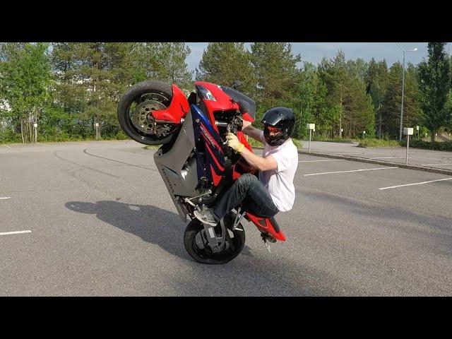 CBR 1000rr Circle Wheelie - STOCK BIKE