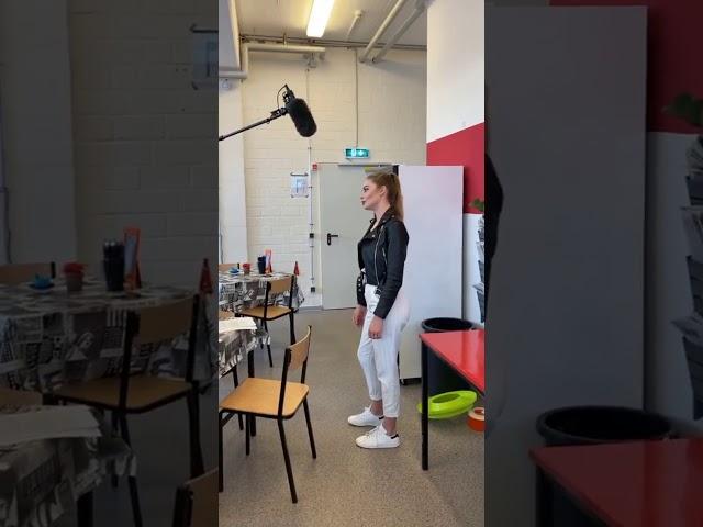 Julia Amelie - Krass Schule - Lilli Backstage