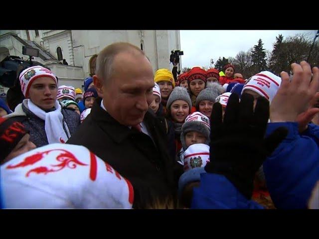 Putin meets children invited to the Kremlin's New Year Party