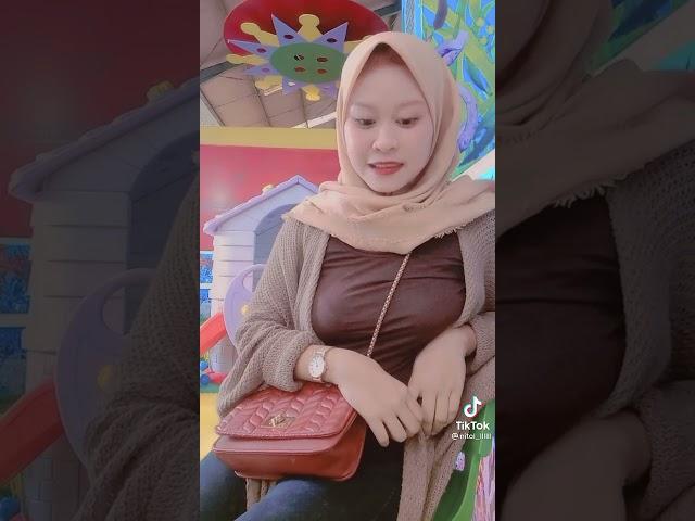 tiktok cewek jilbab gunung gede