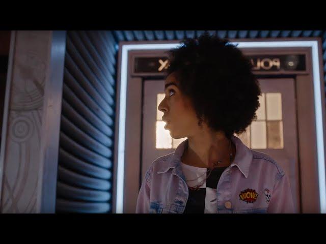 Bill Enters The TARDIS For The First Time | The Pilot | Doctor Who