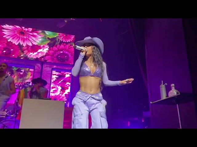 Selena Quintanilla tribute by Becky G