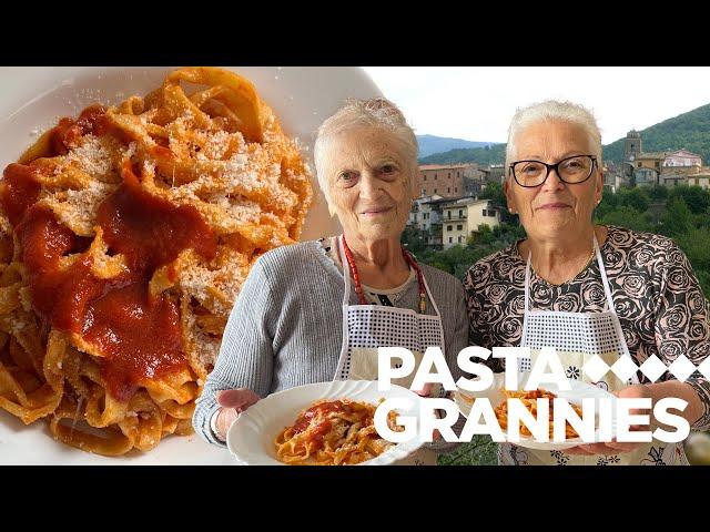 Sisters Rita and Elvira make fettuccine al ragù! | Pasta Grannies