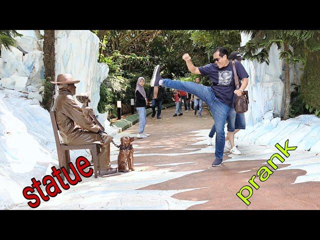 #STATUE_PRANK  Human statue prank in Indonesia.