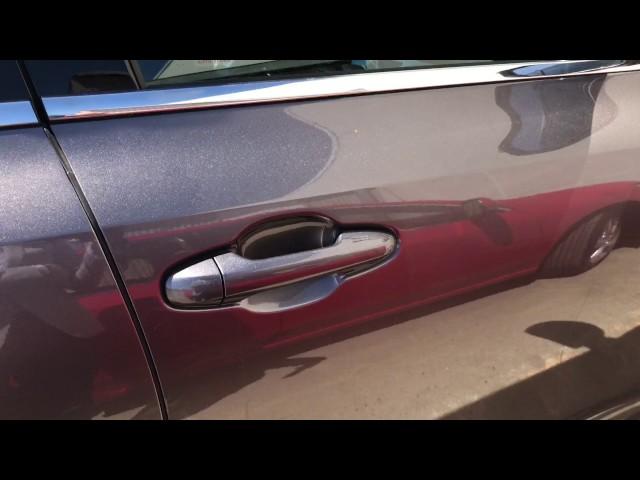 Using the Smart key to lock and unlock Toyota Highlander DM