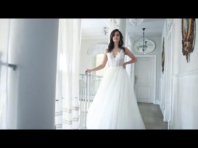 Wedding dress Chiara by Emmi Mariage Exclusive