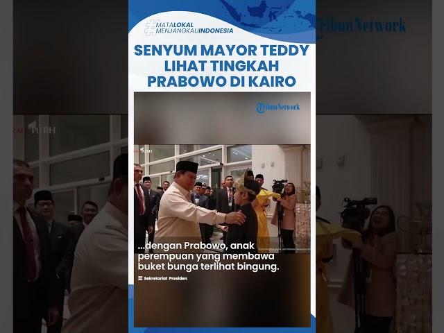 Mayor Teddy Tersenyum Lebar Lihat Tingkah Prabowo saat Tiba di Kairo Disambut Dua Anak Bangsa