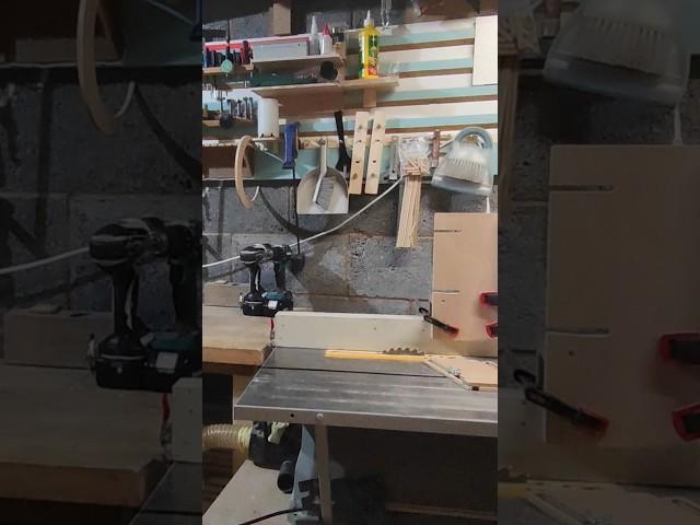 Simple bucket table saw extraction collects most of the dust while I'm ripping apart timber.