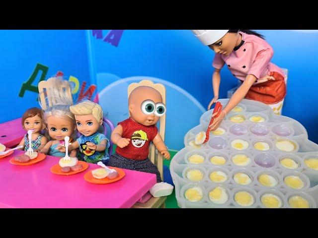 EGGS FROM POPIT POP IT in the school cafeteria! Katya and Max a funny family funny TV series