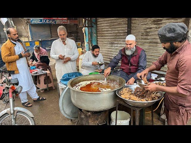 MAKING DESI MURGH CURRY - ABID BUTT DESI MURGH | STREET FOOD LAHORE