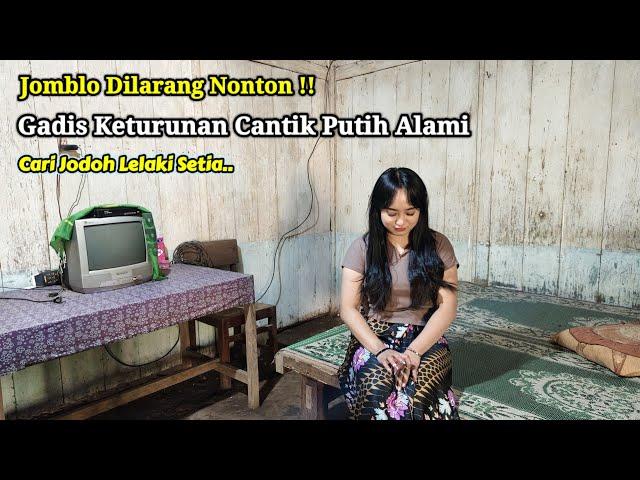 VIRAL‼️Naturally Beautiful Palestinian Village Girl Who Lives in an Ancient House with Dirt Floors