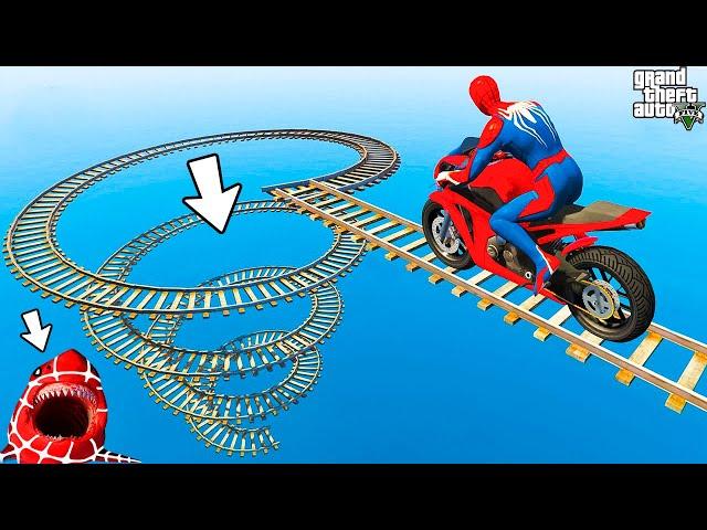 الأبطال الخارقين على القضبان دوامة قمع جس  SPIDER-MAN on Motorcycle in Spiral Bridge Stunt Ride!-!