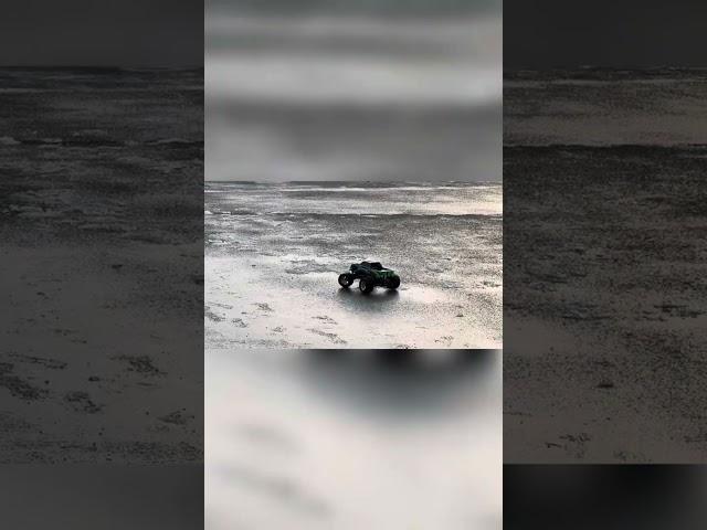 Traxxas stampede 4x4 jumping and drifting on ice!