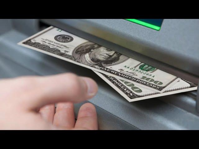 Банки перестали принимать доллары и евро через банкоматы