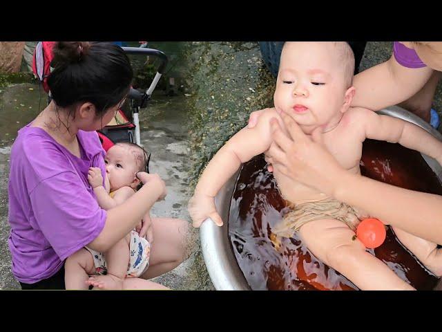 17 year old single mother - breastfeeding - haircut, bathed baby with strange red water