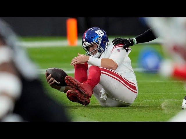 Daniel Jones Knee Injury vs Raiders (Torn ACL)