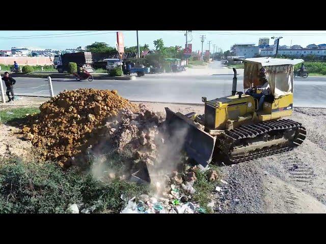 New start up road making with quick leveling skill bulldozer Komatsu D31P operator