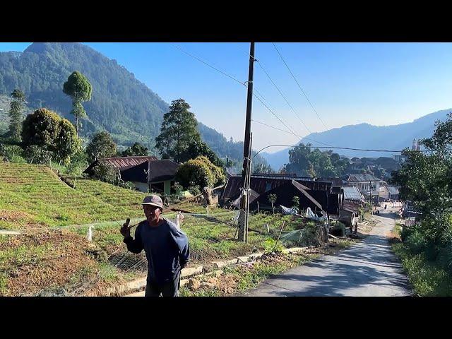 Exploring the Indonesian countryside||A beautiful village whose people are friendly