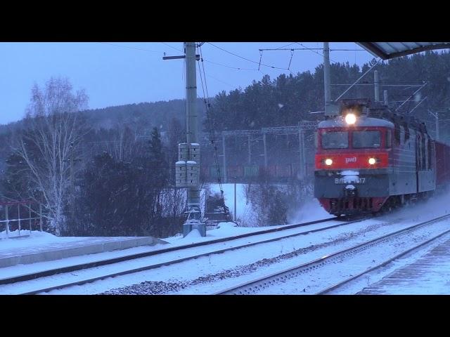 MIX: LOCOMOTIVE VL80 IN THE SNOW ON THE TRANS-SIBERIAN RAILWAY