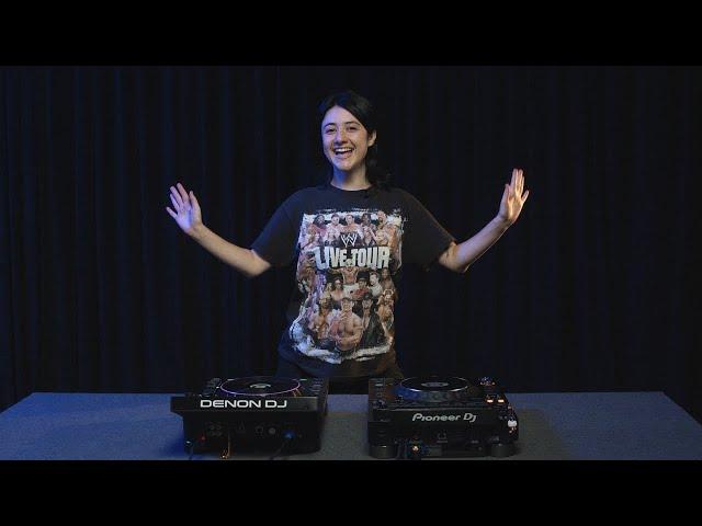 Pioneer CDJ-3000 vs. Denon DJ SC6000: Comparison (with DJ Fuckoff)