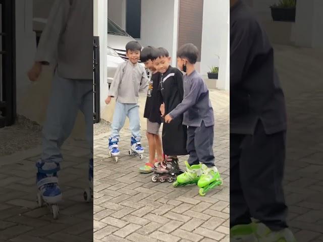 ada ada aja main sepatu roda  #shortvideo #sepaturoda #mainsepaturoda