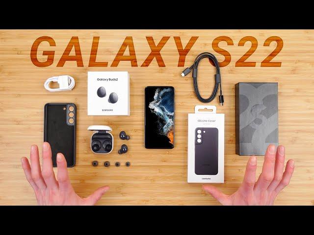 Galaxy S22 Unboxing - What's In The Box!