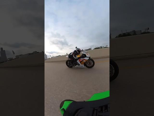 Losing and looking good!  CBR1000 RRR VS GEN 5 ZX10