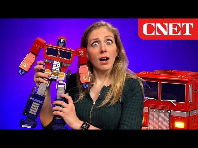 Optimus Is Back! This Transformers Robot Is Smaller, Cheaper – but Is It Still Good?