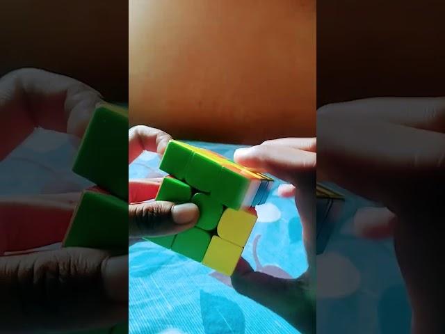 Rubik's cube fast rooted #tiktok #thesimonshi #moincuber #rubikscube #cubermsb