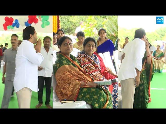 YS Jagan And YS Vijayamma Visuals | YS Bharathi | YS Jagan Christmas Prayers | @SakshiTVLIVE