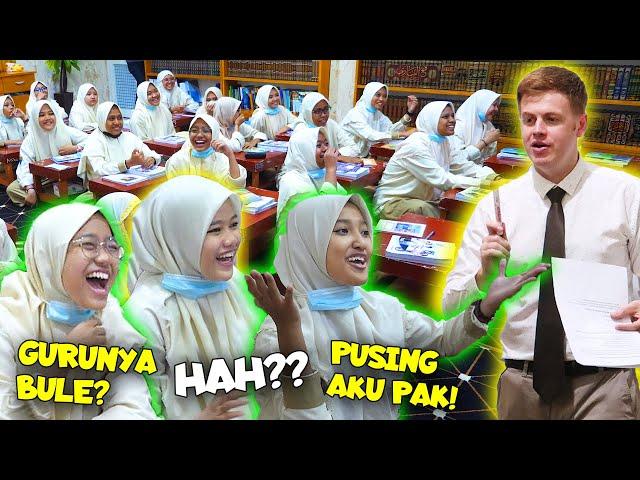 KOCAK! Guru Bule Nekat Masuk Pondok Pesantren - Muridnya Cewek Semua? !!