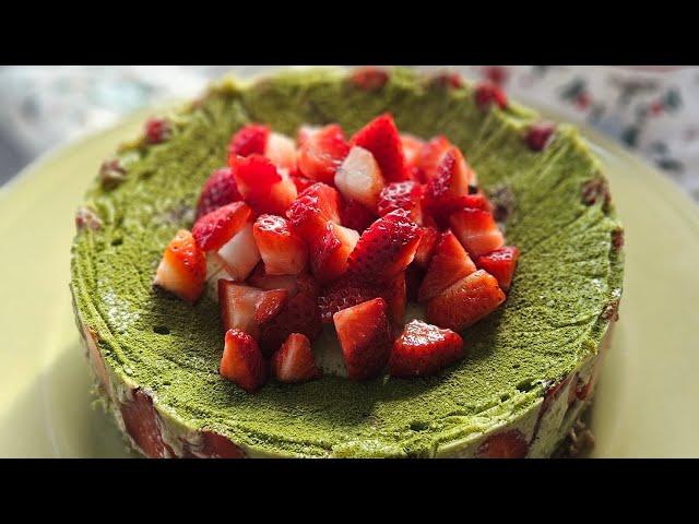 Matcha & strawberries cake