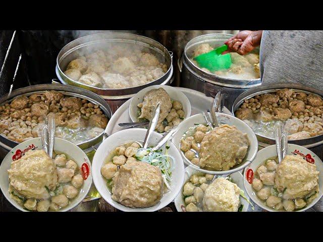 JUALAN BAKSO 5000an DI TENGAH SAWAH NGANTRINYA SAMPAI 2 JAM!! Bakso Tempuran Termurah Se-Indonesia